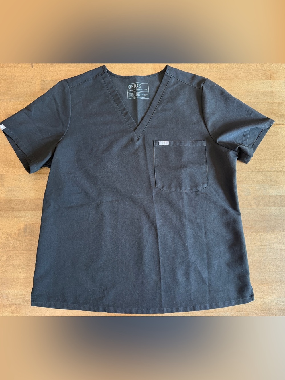 FIGS Leon Scrub Top
